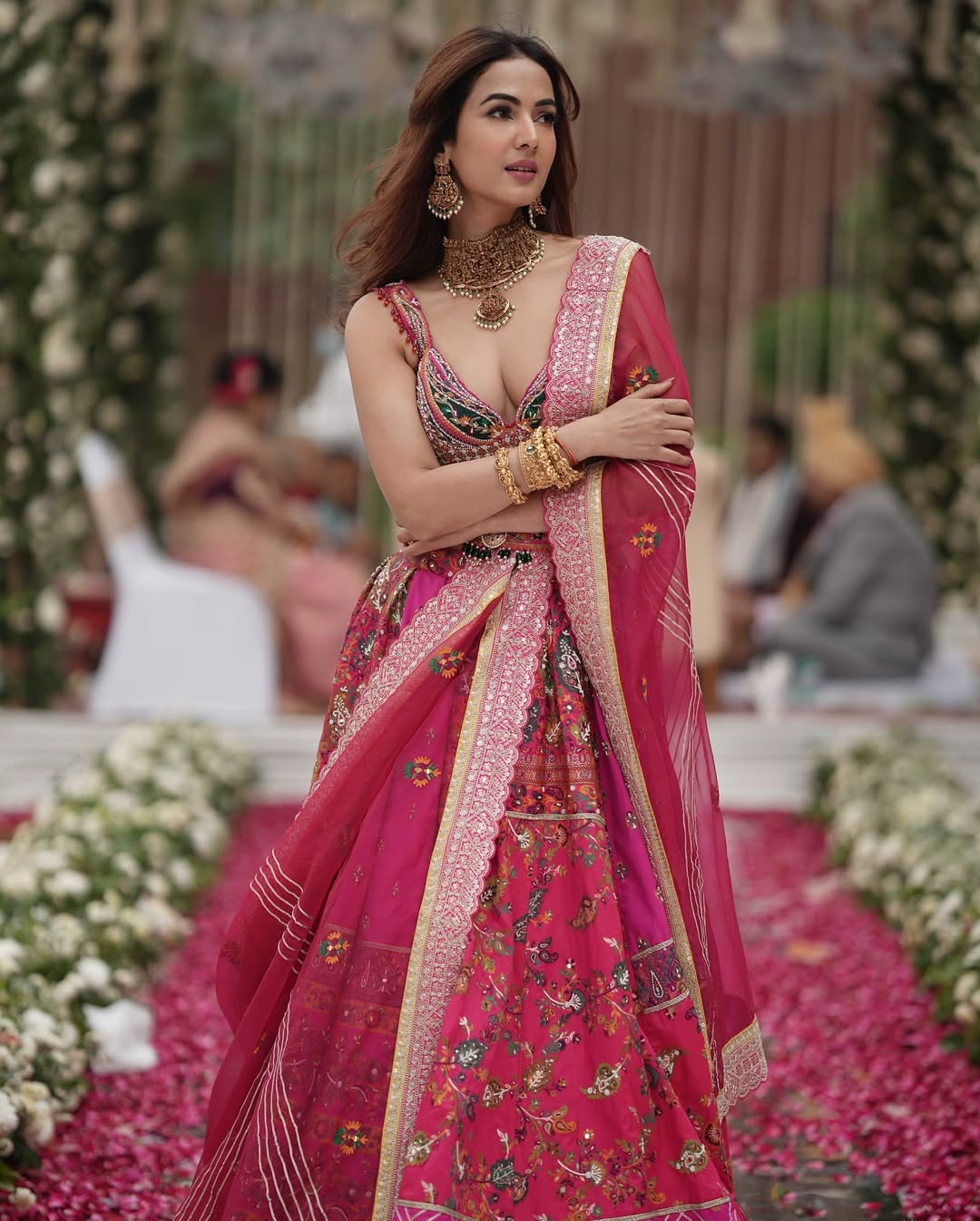 Sonal Chauhan Hot pink jacquard silk banarasi lehenga set