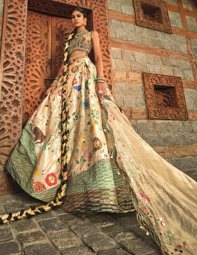 Gold Zari woven Paithani Lehnga