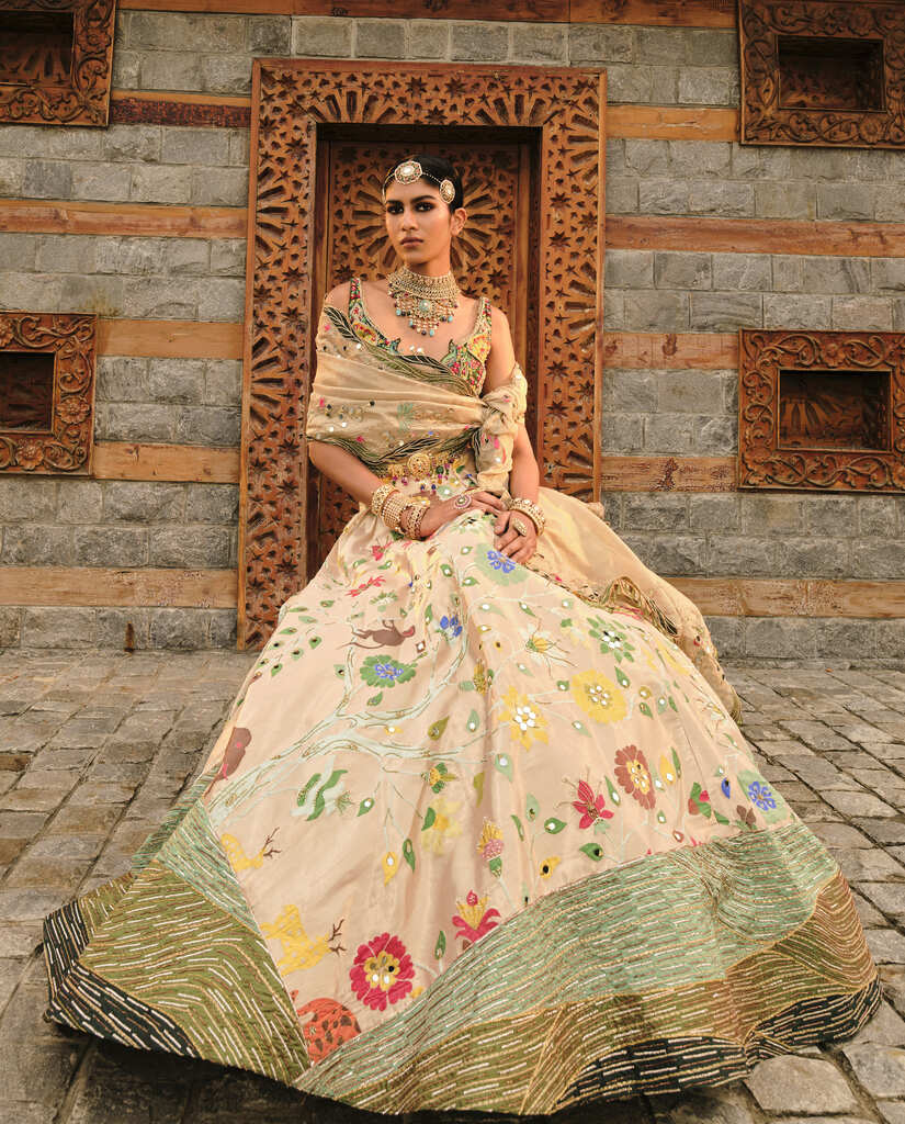 Gold Zari woven Paithani Lehnga