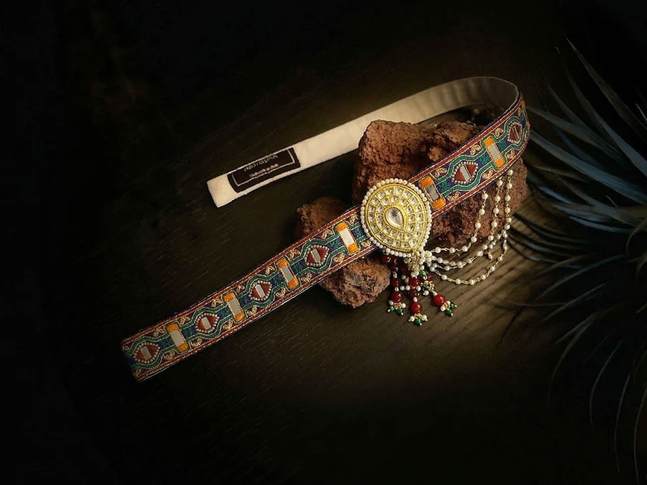 Multicolored embroidered belt