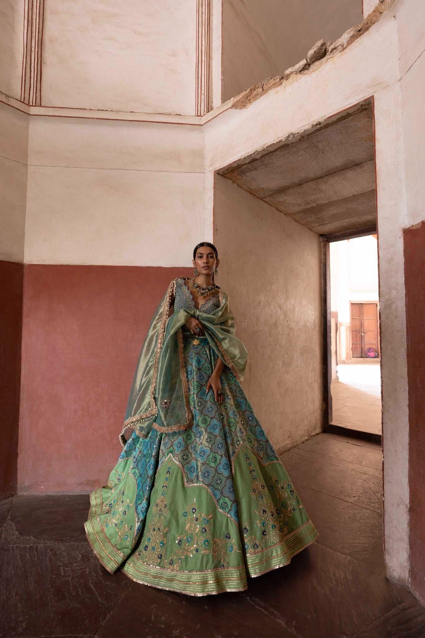 Women's Green Woven Banarsi Jharoka Lehenga 