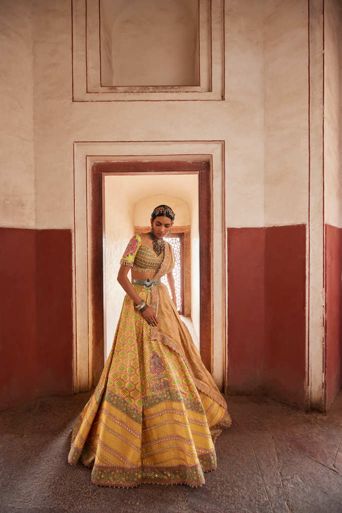 Women's Yellow Banarasi Woven Lehenga Sets 